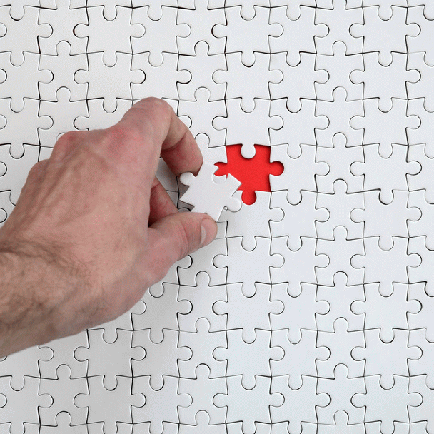 چطور با تفاوت‌های سنی و تجربیات زندگی در یک رابطه کنار بیاییم؟