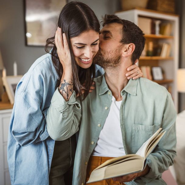 رابطه عاطفی - آموزش روابط زناشویی -شناخت مردان و زنان - عشق محبت - روانشناسی مهارت‌های ارتباطی دختران و پسران