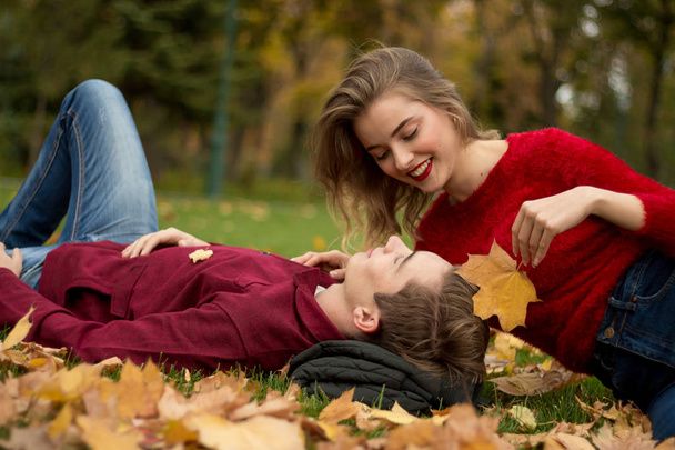 رابطه عاطفی - آموزش روابط زناشویی -شناخت مردان و زنان - عشق محبت - روانشناسی مهارت‌های ارتباطی دختران و پسران