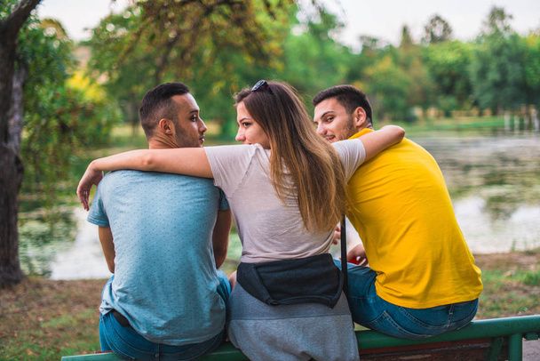 رابطه عاطفی - آموزش روابط زناشویی -شناخت مردان و زنان - عشق محبت - روانشناسی مهارت‌های ارتباطی دختران و پسران