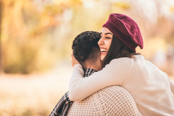 رابطه عاطفی - آموزش روابط زناشویی -شناخت مردان و زنان - عشق محبت - روانشناسی مهارت‌های ارتباطی دختران و پسران