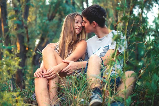 رابطه عاطفی - آموزش روابط زناشویی -شناخت مردان و زنان - عشق محبت - روانشناسی مهارت‌های ارتباطی دختران و پسران