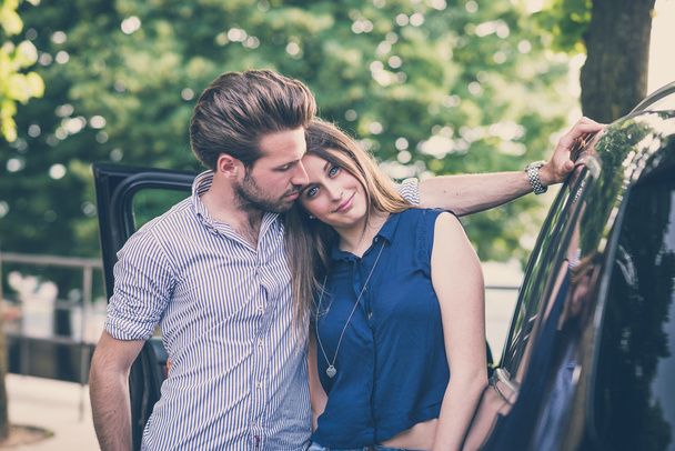 رابطه عاطفی - آموزش روابط زناشویی -شناخت مردان و زنان - عشق محبت - روانشناسی مهارتهای ارتباطی دختران و پسران