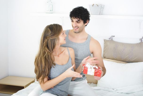 ازدواج - رابطه زناشویی با همسر -شناخت مردان و زنان - عشق محبت، علاقه - روانشناسی مهارت های ارتباطی دختران و پسران